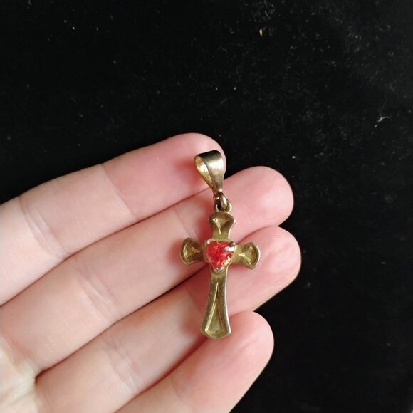 Red stoned Cross pendant - Picture 1 of 2